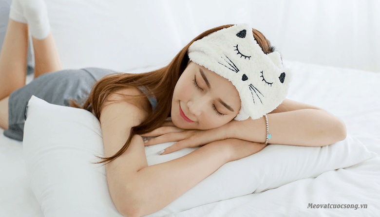 Ngủ đúng cách giúp đánh tan bọng mắt